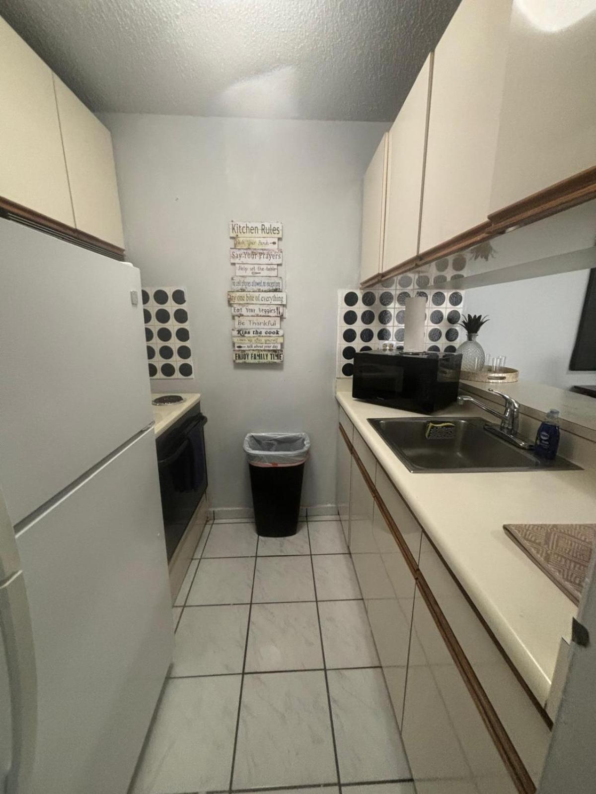 Marbella Apartments San Juan Bilik gambar