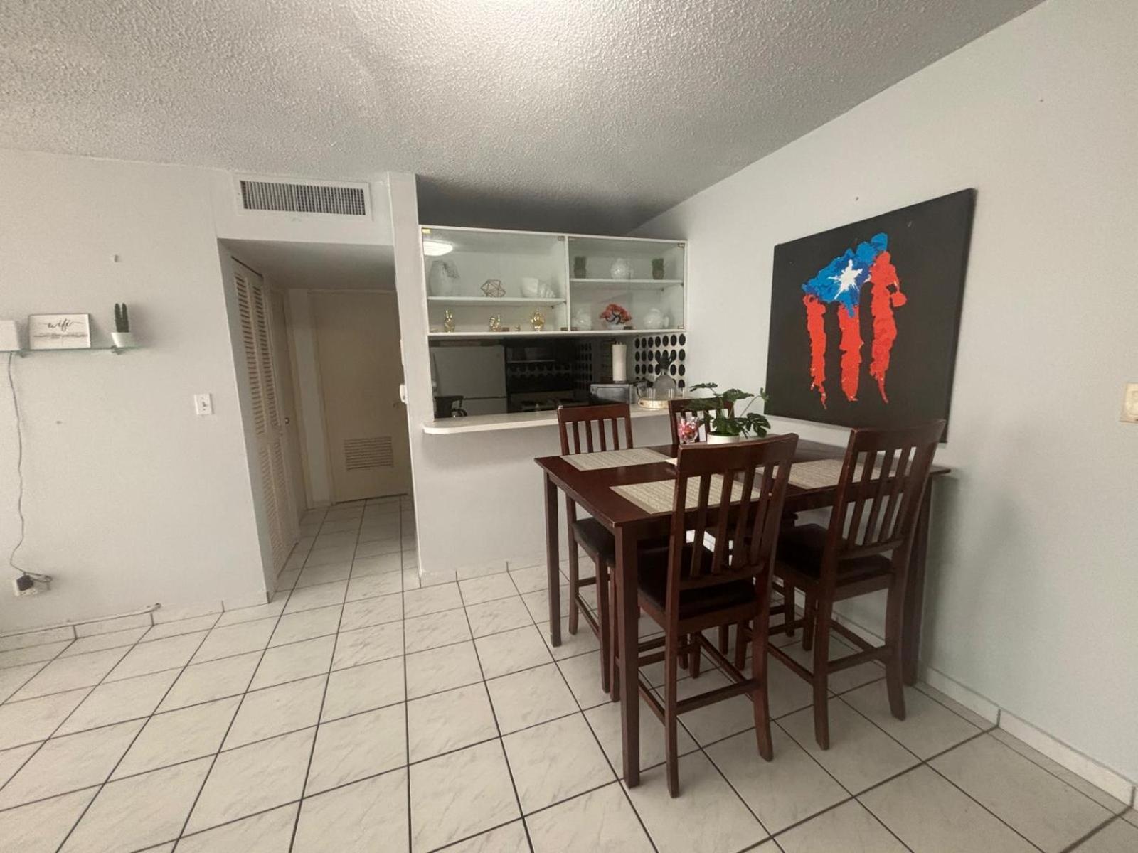 Marbella Apartments San Juan Bilik gambar
